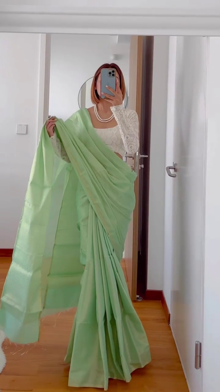 Solid/Plain Daily Wear Pure Silk Saree  (Green)